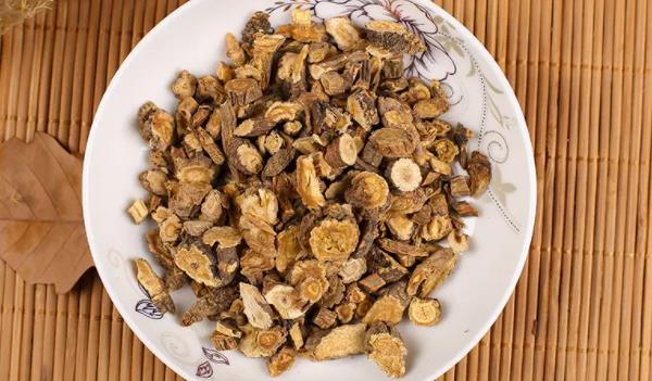 前胡長(zhǎng)什么樣子的圖片 前胡有哪些功效與作用 前胡長(zhǎng)什么樣子的圖片 前胡有哪些功效與作用