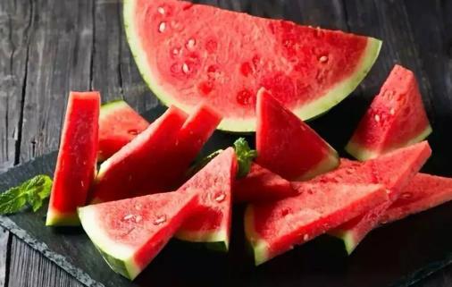 西瓜放在冰箱里3天了還可以吃嗎 整個西瓜放多久不能吃了 西瓜放在冰箱里3天了還可以吃嗎 整個西瓜放多久不能吃了