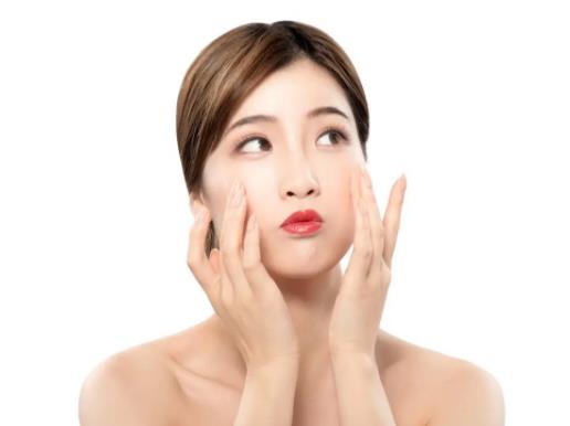 額頭長(zhǎng)痘痘怎么調(diào)理?臉頰兩側(cè)長(zhǎng)痘痘怎么消除