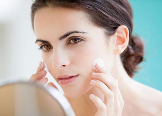 額頭長痘痘是哪里有火?臉頰兩側長痘痘可以用紅霉素嗎