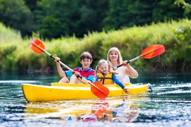 在今夏烈陽中強(qiáng)化你的健康:補(bǔ)水、防曬、REPEAT! 在今夏烈陽中強(qiáng)化你的健康:補(bǔ)水、防曬、REPEAT!