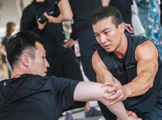 劉畊宏龍拳膝蓋疼怎么回事?劉畊宏女神操動作要點總結