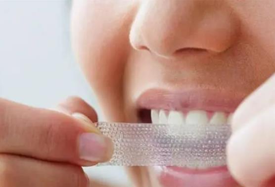 美白牙貼飯前貼還是飯后貼?牙貼可以剪下來一顆一顆貼嗎