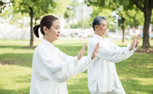 練八段錦瘦了正常嗎 女人練八段錦有壞處嗎