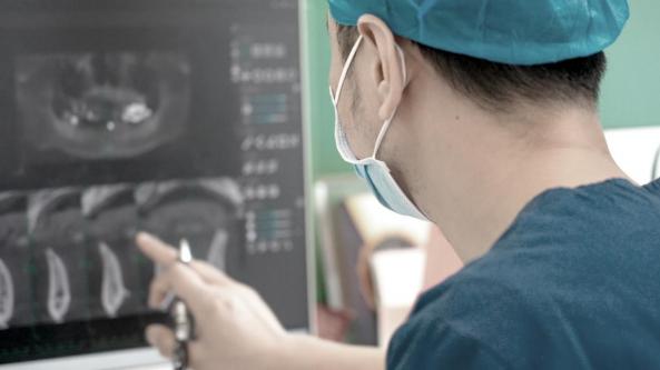 “全口缺牙族”痛苦此刻化成喜悅|熊貓口腔助力無牙頜 “全口缺牙族”痛苦此刻化成喜悅|熊貓口腔助力無牙頜