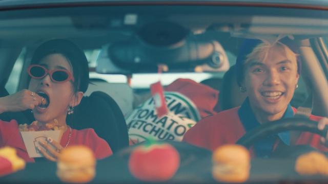 亨氏狂熱開年:新年蘸點紅,我就蘸亨氏! 亨氏狂熱開年:新年蘸點紅,我就蘸亨氏!