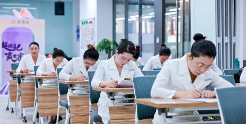 ���ķ��ա���׃δ�� | 2024���������һ��ȫ���������w���ܴ�ِ�A�M��Ļ