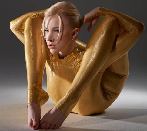 世界上最柔軟美女俄羅斯體操運動員Zlata寫真集 大秀柔術絕技