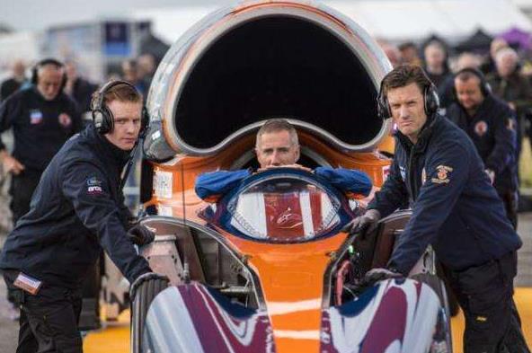 世界上速度最快的汽車 超音速汽車“尋血獵犬” 時速1610公里每小時