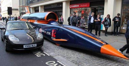 世界上速度最快的汽車 超音速汽車“尋血獵犬” 時速1610公里每小時