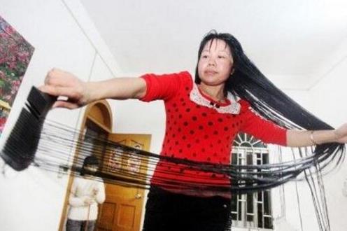 世界上頭發最長的女人 謝秋萍靠6米長頭發暴富