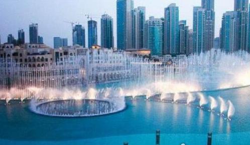 世界上最大最壯觀的噴泉 迪拜音樂噴泉耗資15億建成