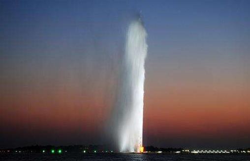 世界上最大最壯觀的噴泉 迪拜音樂噴泉耗資15億建成