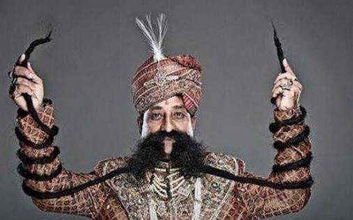 世界上耳毛最長的人 25厘米長的耳朵毛被寫入吉尼斯中