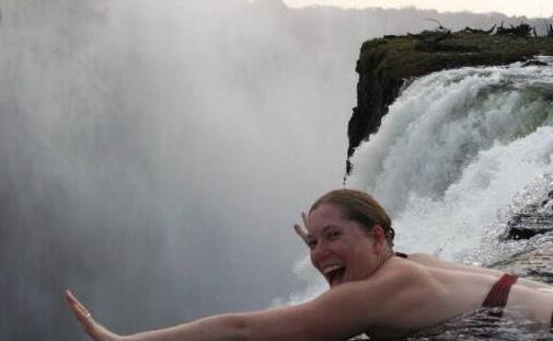 世界上最危險的游泳池 懸崖邊魔鬼游泳池110米