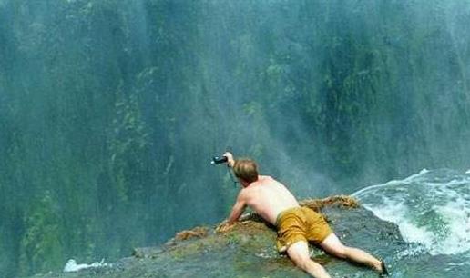 世界上最危險的游泳池 懸崖邊魔鬼游泳池110米