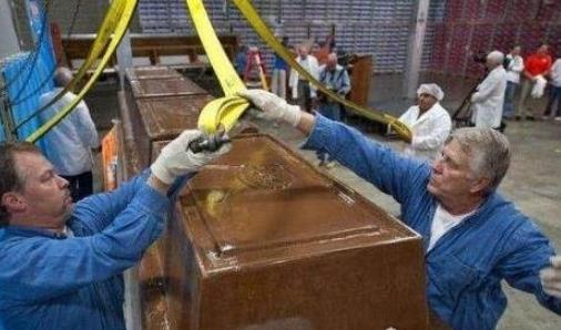世界上最大的巧克力棒 長6.4米重5.5噸一年吃都不完