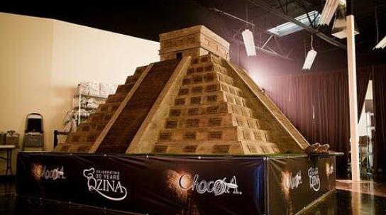 世界上最大的巧克力棒 長6.4米重5.5噸一年吃都不完