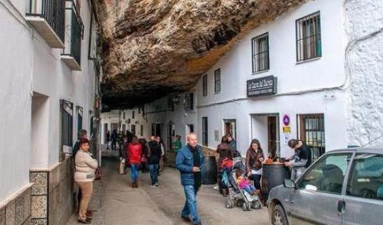 全球最奇特的村莊 賽特尼爾只有一條路可以進去