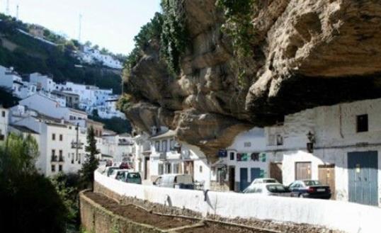 全球最奇特的村莊 賽特尼爾只有一條路可以進去