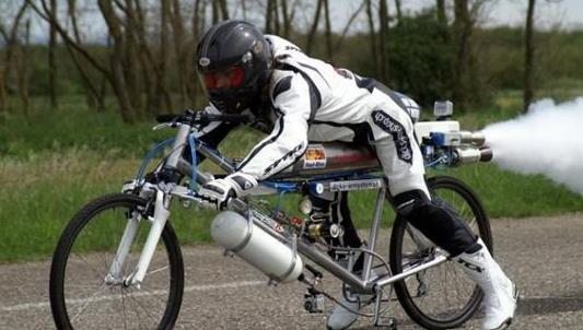 世界上最快自行車 兩秒的時間內加速到333公里