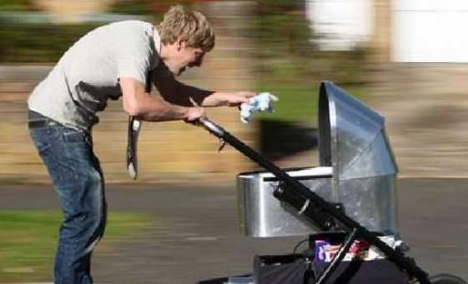 世界上最快的嬰兒車 采用摩托車的125CC發動機