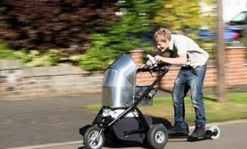 世界上最快的嬰兒車 采用摩托車的125CC發動機