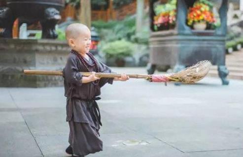 中國最萌小和尚 游客看到都會與他合影 萌翻一萬人