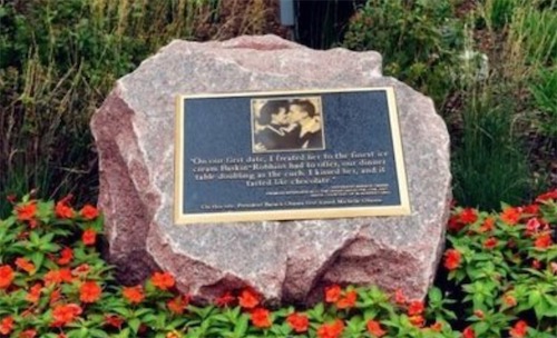 十大最著名的接吻雕塑排行榜 聞名世界的學生之吻愛沙尼亞塔爾圖