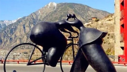 十大最著名的接吻雕塑排行榜 聞名世界的學生之吻愛沙尼亞塔爾圖