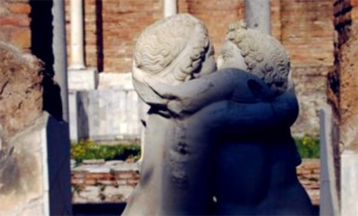 十大最著名的接吻雕塑排行榜 聞名世界的學生之吻愛沙尼亞塔爾圖