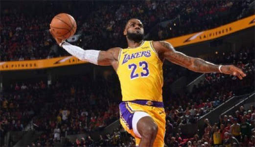 歷史首位3萬分9千籃板9千助攻籃球球員 勒布朗在湖人主場迎戰(zhàn)獨行俠創(chuàng)造記錄