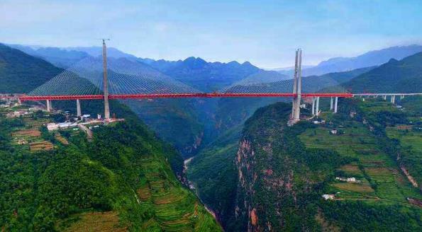 世界最高的跨江大橋都格北盤江大橋 高度565米相當于200層樓高