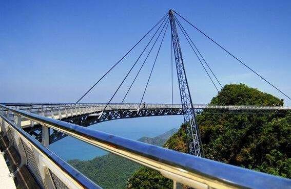 世界最高的觀光橋馬來西亞天空之橋 整個橋被“吊”在海拔687米高空