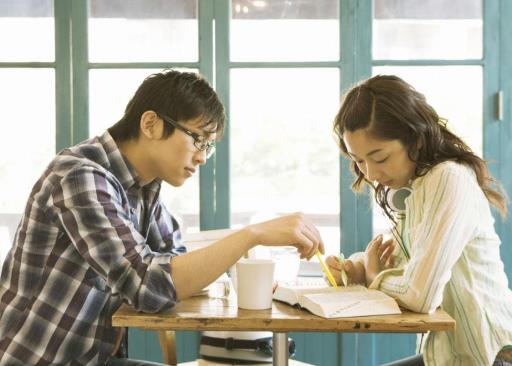 和相親對象每天聊多久合適?父母給介紹的對象靠譜嗎?