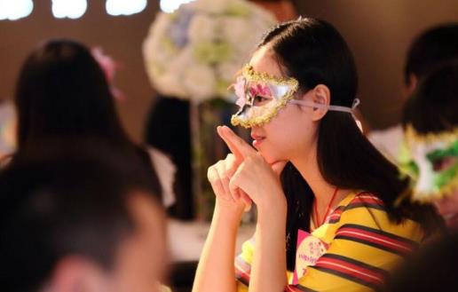 和相親對象每天聊多久合適?父母給介紹的對象靠譜嗎?