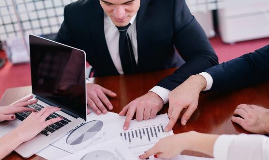 ԓ��ô׌��˾ע�⵽���أ������B��������ͬ�µ�С����