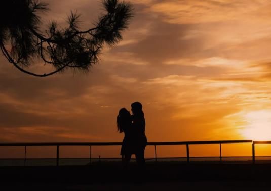 男生在什么情況下才會找前女友復合?如果前任找你復合怎么辦