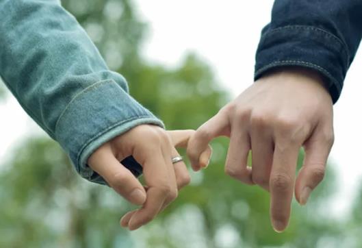 男生在什么情況下才會找前女友復合?如果前任找你復合怎么辦