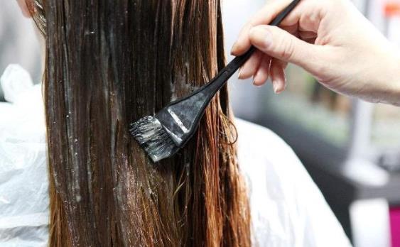 頭發(fā)燙染后如何護(hù)理?如何染發(fā)不傷發(fā)?