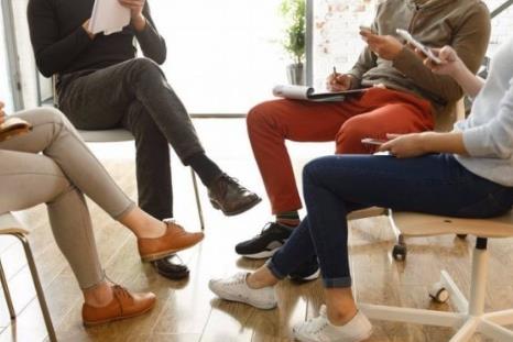 蹺二郎腿會對女性帶來什么危害?女性經(jīng)常蹺二郎腿會怎樣