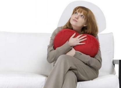 蹺二郎腿會對女性帶來什么危害?女性經(jīng)常蹺二郎腿會怎樣