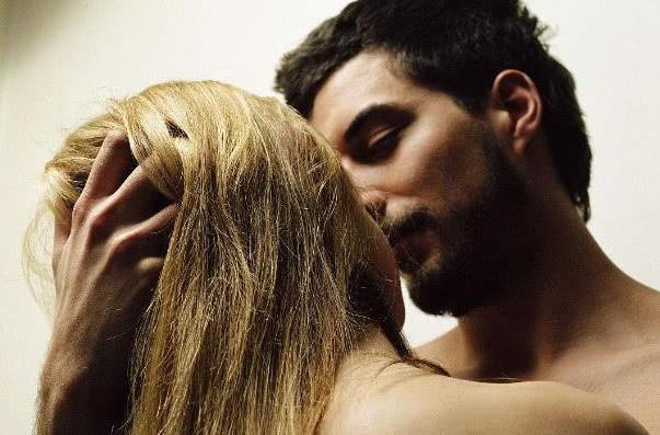 接吻時男人為什么要揉胸?為什么一接吻女人下面就濕了? 接吻時男人為什么要揉胸?為什么一接吻女人下面就濕了?