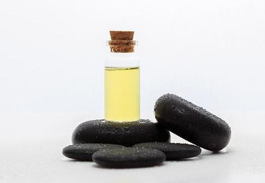 豐胸精油要用多久才見效?用了豐胸精油要怎么按摩才能豐胸?