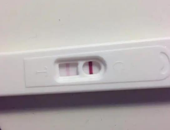 驗(yàn)孕棒一深一淺是什么原因?驗(yàn)孕棒測(cè)懷孕準(zhǔn)不準(zhǔn)