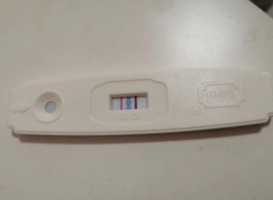 驗(yàn)孕棒一深一淺是什么原因?驗(yàn)孕棒測(cè)懷孕準(zhǔn)不準(zhǔn)