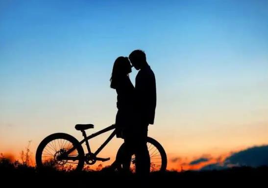 分手后怎么報(bào)復(fù)前男友?前男友有新歡應(yīng)該放棄嗎