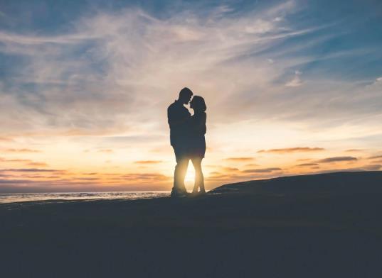 怎么對付老公和前任聯系?老公聯系前任還送禮物了怎么辦