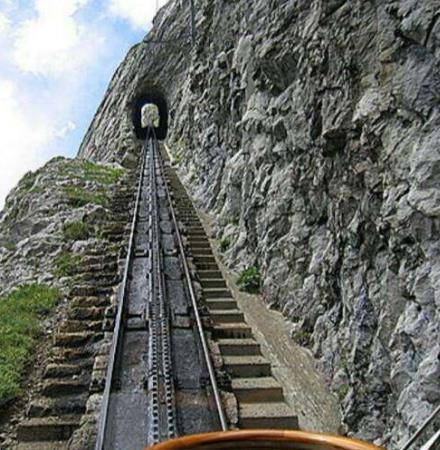 一、瑞士的皮拉圖斯山鐵路.jpg