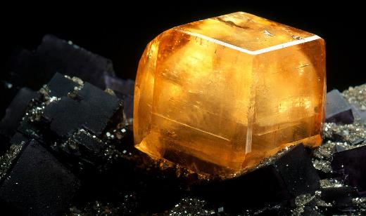 十大極品水晶排行榜,紫黃晶第一,月光石第二